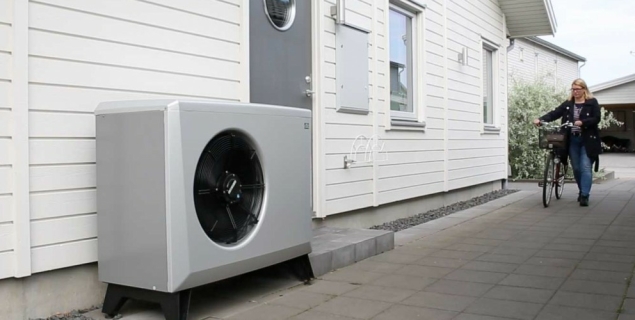 How an air-to-water heat pump works